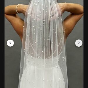 Elegant White Pearl-Embellished Veil